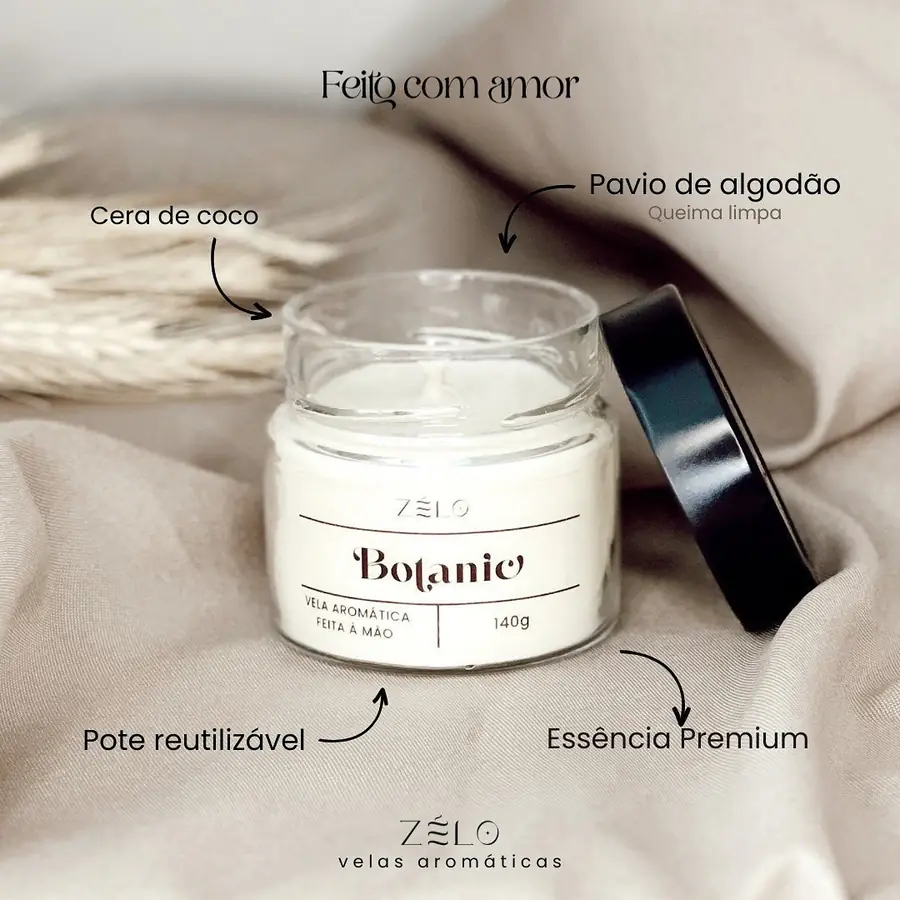 Vela Botanic aberta, com indicação da cera de coco, do pavio de algodão e do pote reutilizável